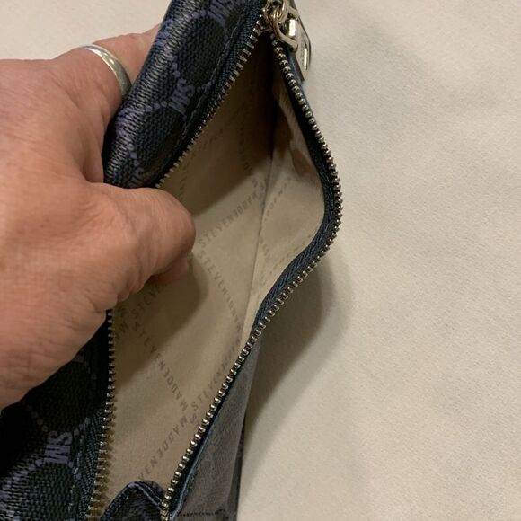 Steve Madden Slimline wallet NWOT snap closure and zipper pocket - Picture 5 of 7